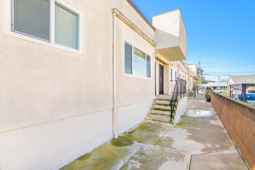 More Photos Of 16722 S Dalton Ave, Gardena Apartments For Sale