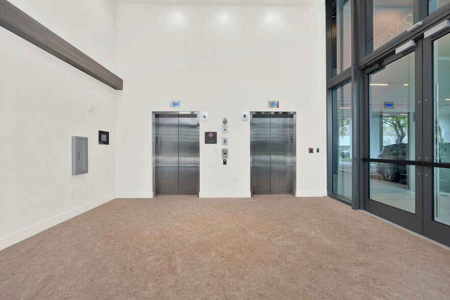 More Photos Of 21290 Biscayne Blvd, Aventura Office For Sale