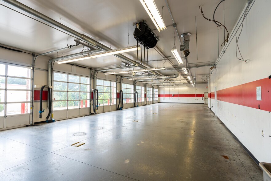 More Photos Of 3921 Western Blvd, Raleigh Auto Repair For Sale