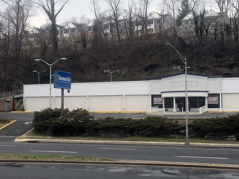 More Photos Of 2575-2595 Central Park Ave, Yonkers Freestanding For Lease