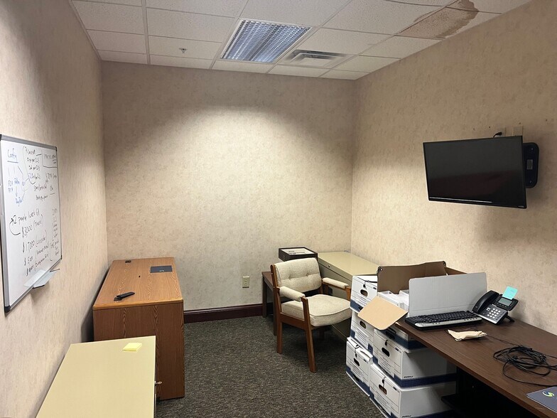 More Photos Of 8045 Washington Village Dr, Dayton Office For Sale