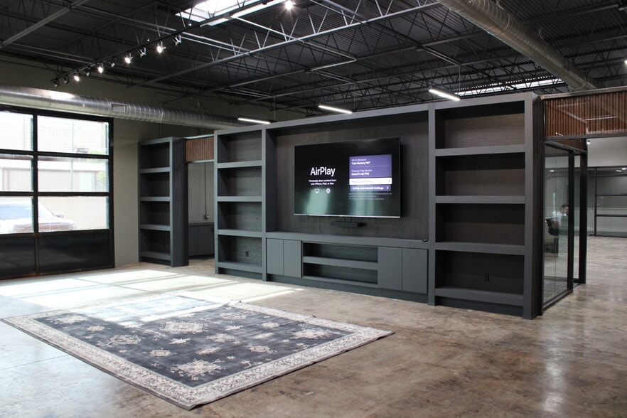 More Photos Of 702 W Commerce St, Dallas Loft Creative Space For Sale