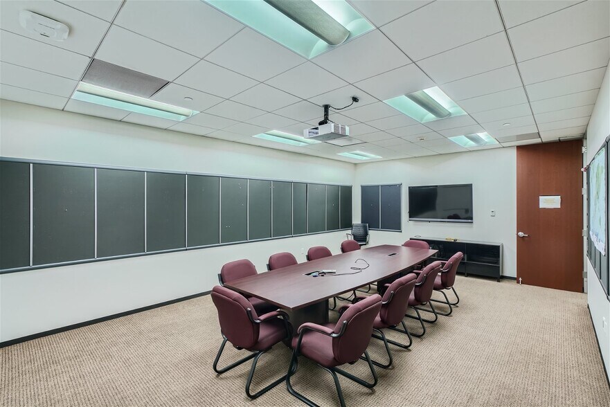 More Photos Of 1310 Rankin Rd, Houston Office For Lease