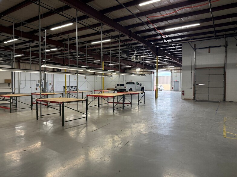 More Photos Of 126 Kirkland Cir, Oswego Warehouse For Lease