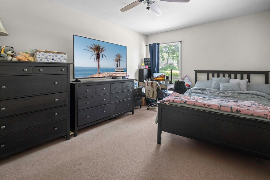 More Photos Of 10 Hunter Ave, Miller Place Office Residential For Sale