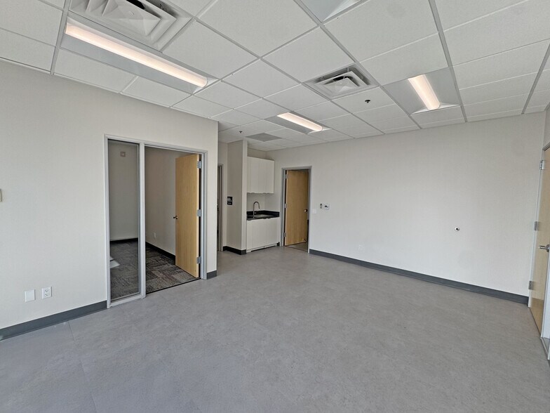 More Photos Of 13073 Bradley Ave, Sylmar Warehouse For Lease