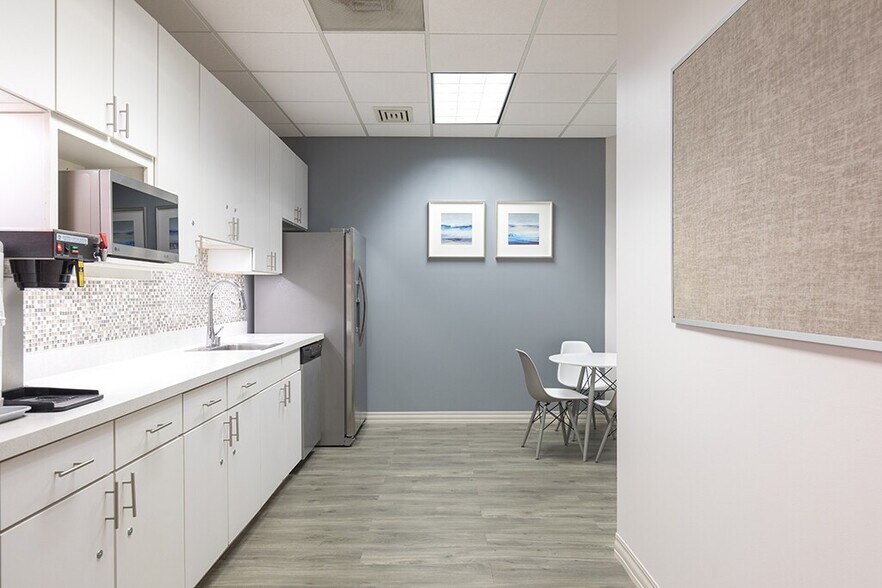 More Photos Of 30021 Tomas Rd, Rancho Santa Margarita Coworking Space