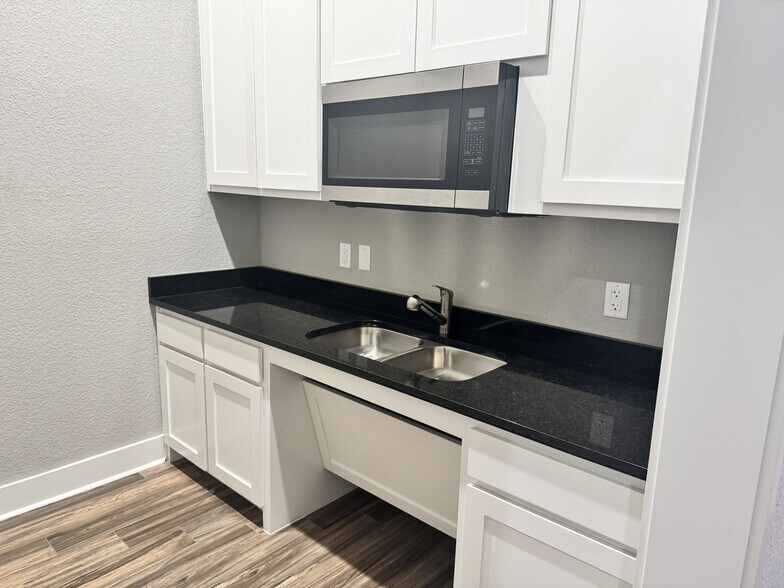 More Photos Of 5899 Preston Rd, Frisco Medical For Lease