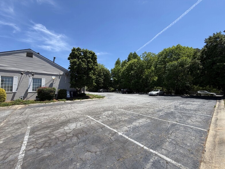 More Photos Of 3080 Campbellton Rd SW, Atlanta Office Residential For Sale