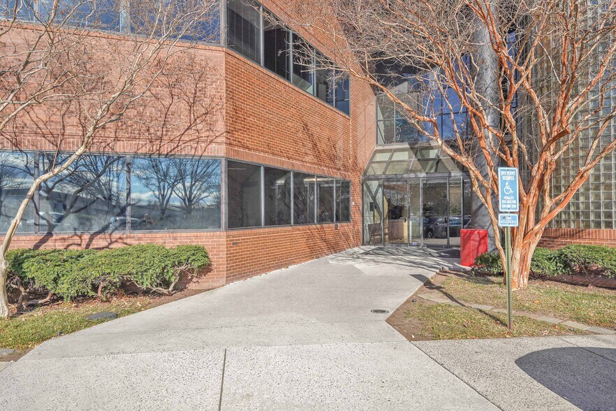 More Photos Of 3930 Pender Dr, Fairfax Medical For Lease