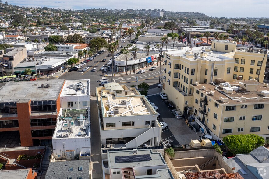 More Photos Of 930 Prospect St, La Jolla Storefront Retail Office For Lease