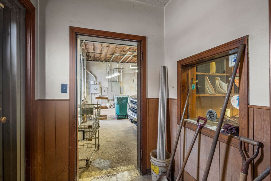 More Photos Of 1041 Niagara Ave, Niagara Falls Contractor Storage Yard For Sale