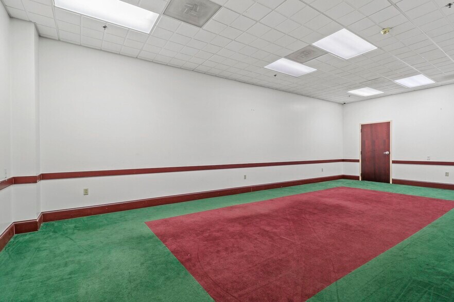 More Photos Of 315 Northampton St, Kingston Industrial For Sale