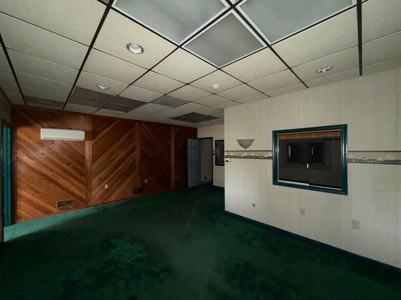 More Photos Of 2924 Marshall Hall Rd, Bryans Road Service For Sale