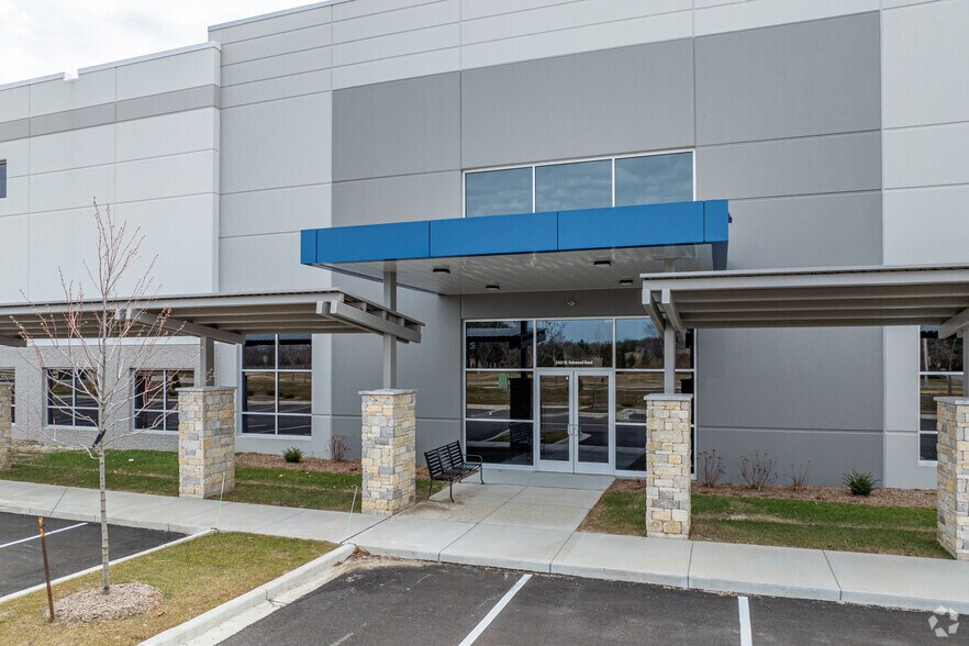 More Photos Of 10343 S Hickory St, Franklin Warehouse For Lease