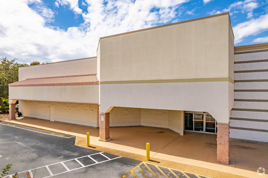 More Photos Of 33650 US Highway 19 N, Palm Harbor General Retail For Sale