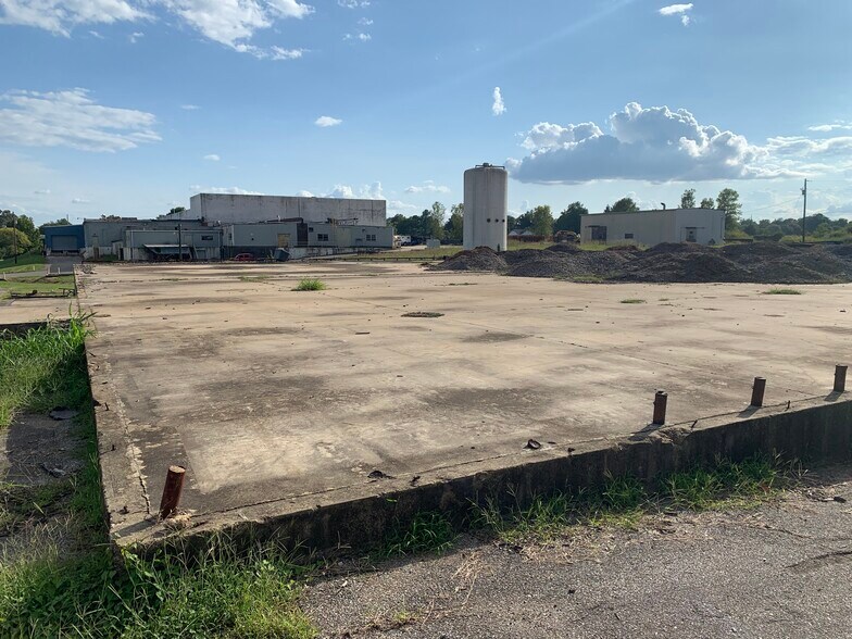 More Photos Of 1550 Phillips St, Dyersburg Manufacturing For Lease