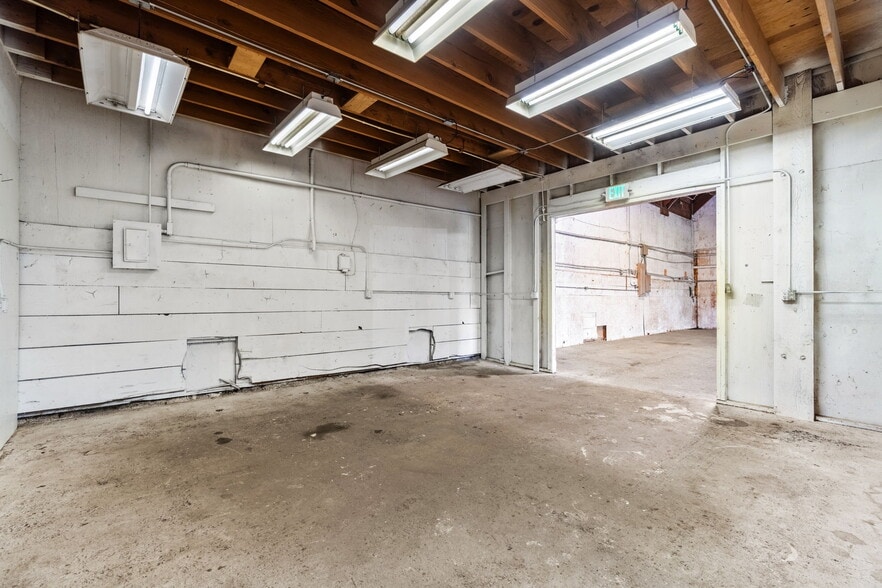 More Photos Of 4051-4061 N Highway 101, Eureka Warehouse For Sale