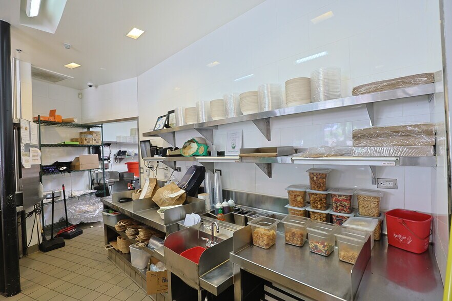 More Photos Of 1401-1413 2nd St, Santa Monica Office For Lease