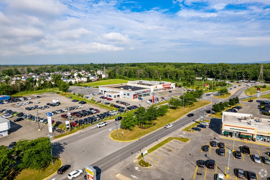 More Photos Of 12 Boul Don-Quichotte, L'Île-Perrot General Retail For Sale