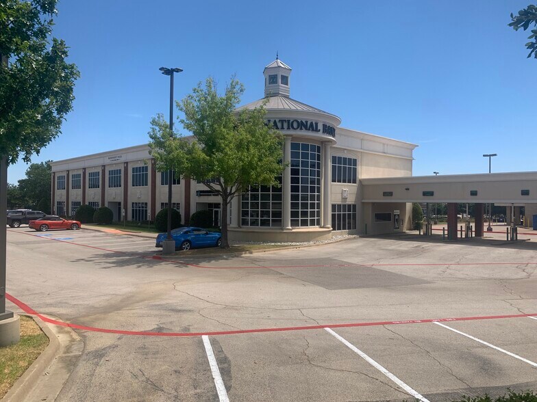 More Photos Of 8408 N Davis Blvd, North Richland Hills Office For Lease