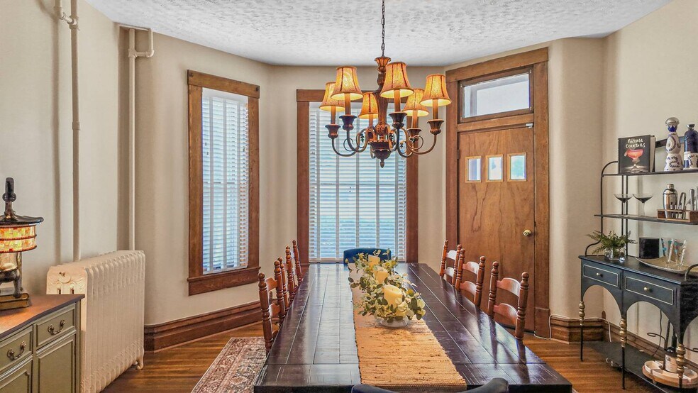 More Photos Of 323 Ballengee St, Hinton Office For Sale