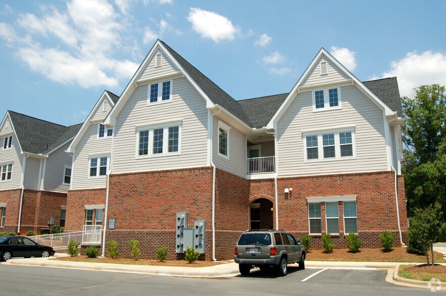 More Photos Of 575 Davidson Gateway Dr, Davidson Storefront Retail Office For Lease