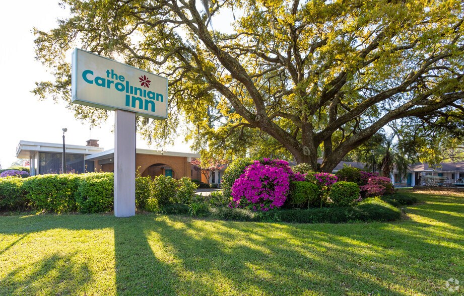 Primary Photo Of 2916 Market St, Wilmington Hotel For Sale