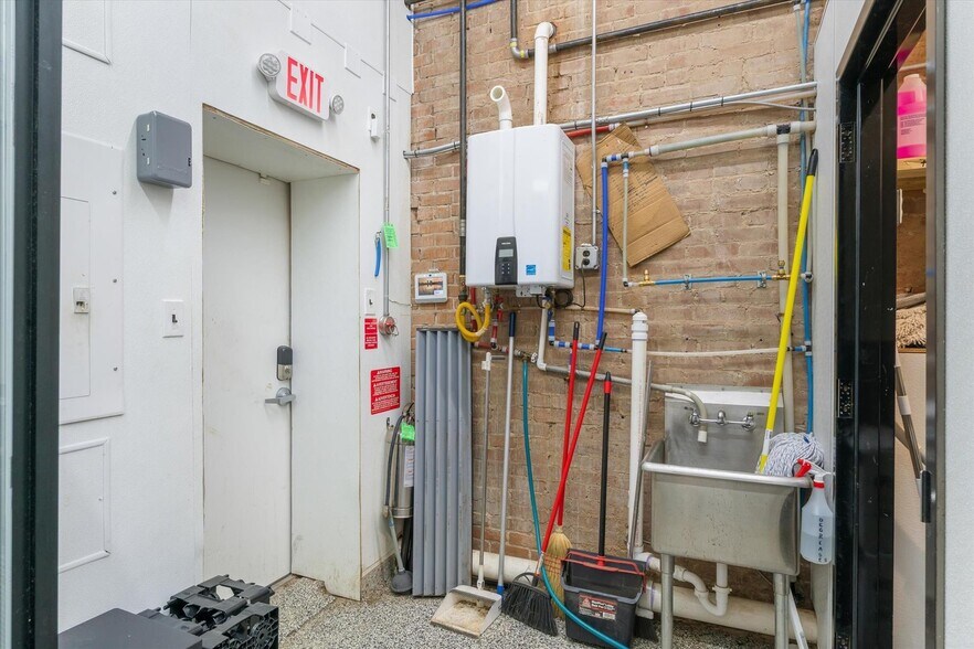 More Photos Of 111 NE Front St, Edgewood Storefront For Sale