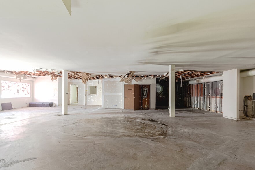 More Photos Of 600 S New Hampshire, Los Angeles Storefront Retail Office For Lease