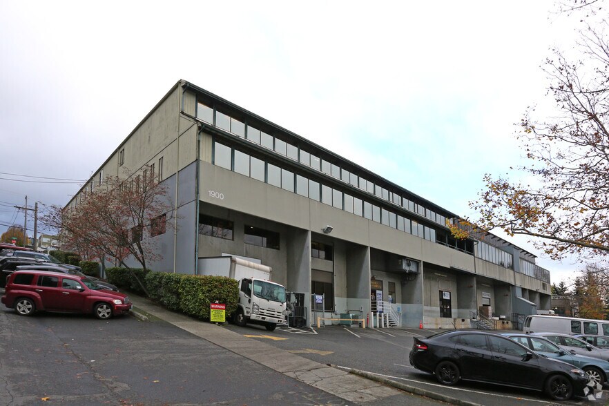 More Photos Of 1900 N Northlake Way, Seattle Office For Lease