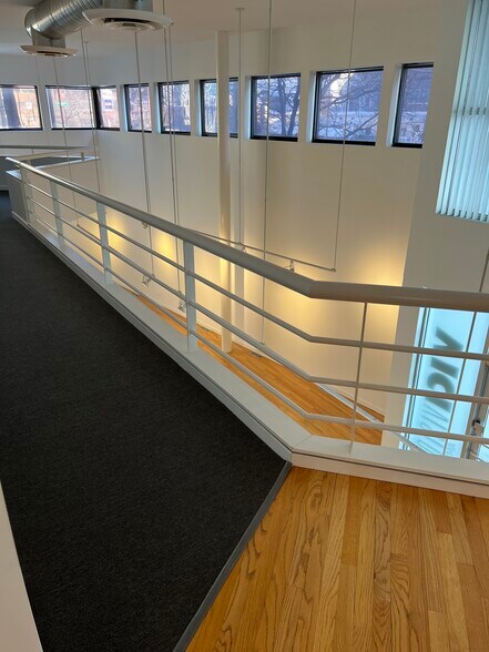 More Photos Of 740 N Ogden Ave, Chicago Office Residential For Lease