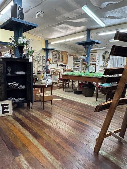 More Photos Of 104 E Railroad Ave, Glendale Freestanding For Sale