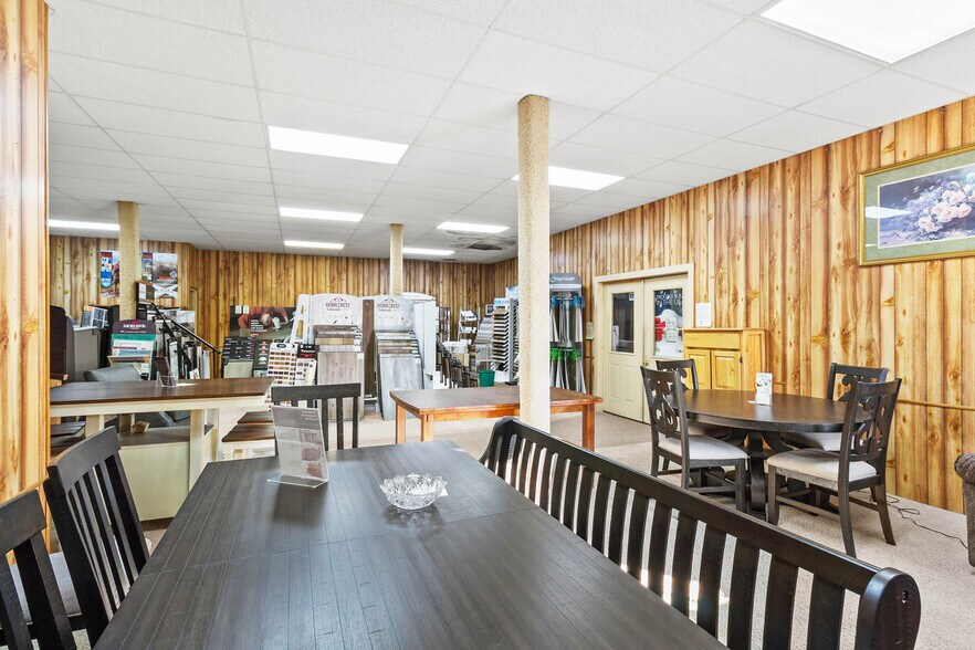 More Photos Of 147 S Springfield St, Saint Paris General Retail For Sale