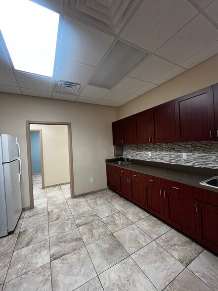 More Photos Of 2320 North Blvd W, Davenport Medical For Lease