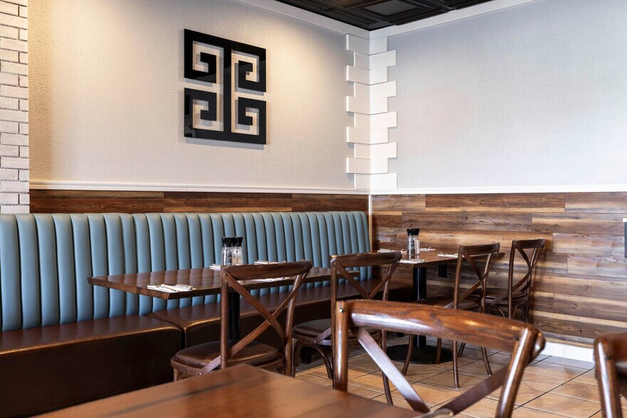 More Photos Of 7588 N Broadway, Red Hook Specialty For Sale