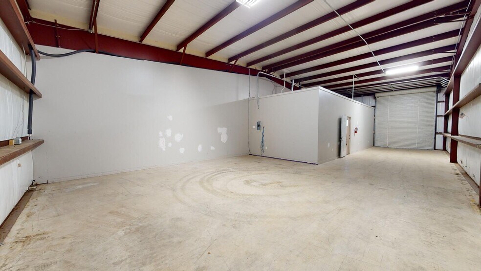 More Photos Of 100 Precision, Buda Warehouse For Lease