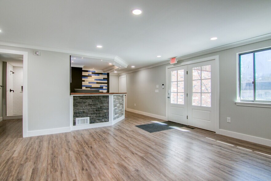 More Photos Of 2 Gordon St, Simsbury Office For Lease