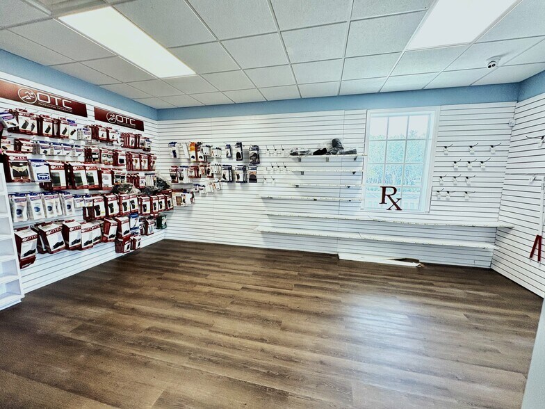 More Photos Of 910 Old Camp Rd, Lady Lake Medical For Lease