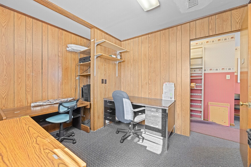 More Photos Of 293 N Ellsworth Ave, Salem Medical For Sale