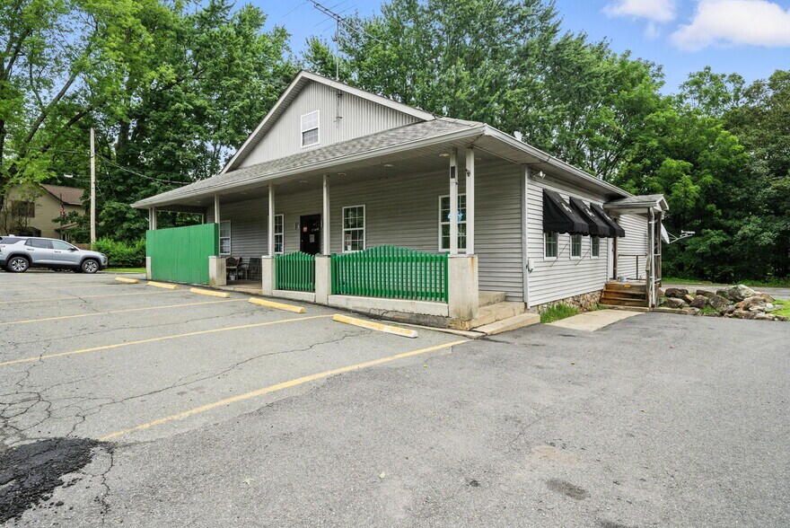 More Photos Of 260 Espanong Rd, Lake Hopatcong Restaurant For Sale