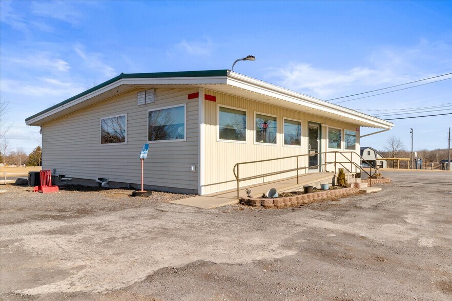 Primary Photo Of 93 Main St, Dresden Restaurant For Sale