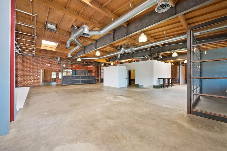 More Photos Of 6368 Arizona Cir, Los Angeles Office For Lease