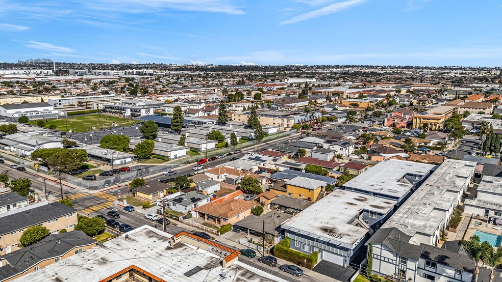 More Photos Of 13922 Yukon Ave, Hawthorne Apartments For Sale