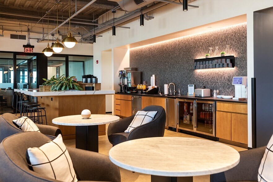 More Photos Of 909 Davis St, Evanston Coworking Space