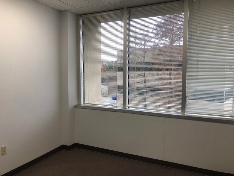 More Photos Of 3029 S Sherwood Forest Blvd, Baton Rouge Loft Creative Space For Lease