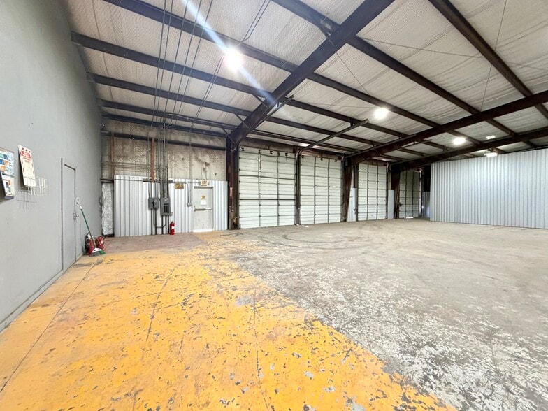 More Photos Of 527 NW County Rd, Hobbs Warehouse For Lease