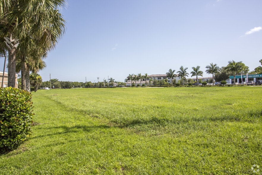 More Photos Of 15031 McGregor Blvd, Fort Myers Land For Sale
