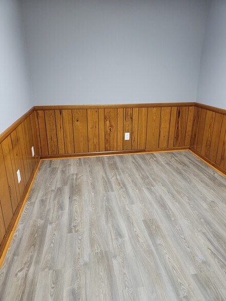 More Photos Of 112 E Dixon Blvd, Shelby Office For Lease