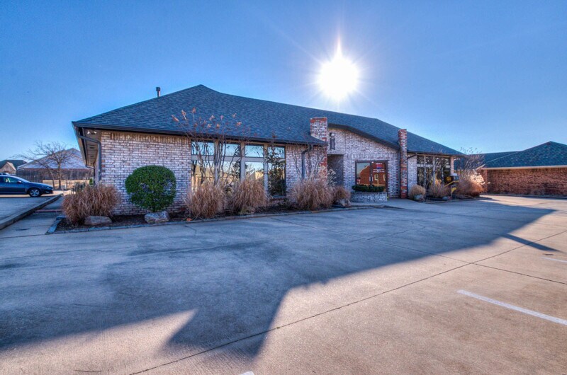 More Photos Of 10324 Greenbriar Pl, Oklahoma City Office For Sale
